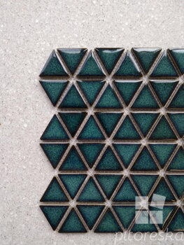 glazovana mozaika trojuholniky