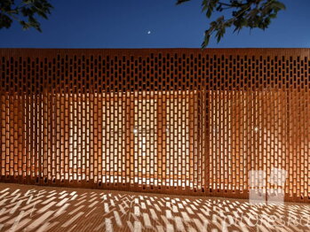 perforovane terakotove tvarovky dekorativne tehly prevetravane murovane steny